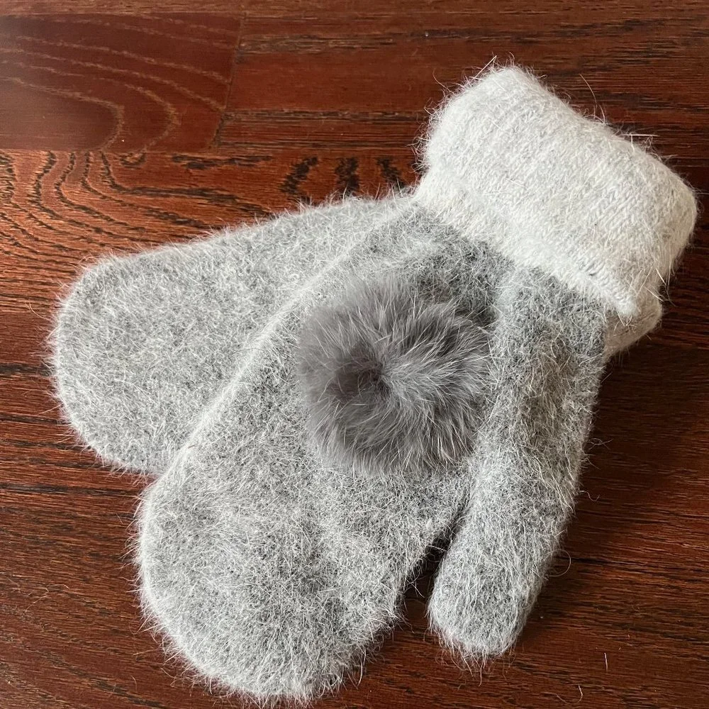 Fadivo New York Gray Warm Faux Fur Detail Winter Mittens One Size NWT